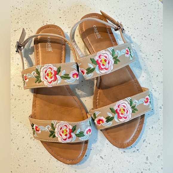 Capelli of New York Shoes Capelli Sandals Size 9 Poshmark